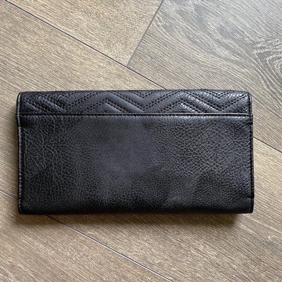 Guess Clutch - Picture 2 of 4